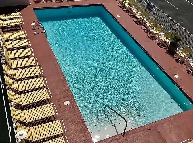 Empress Motel 2*